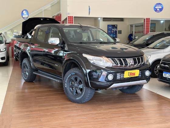 MITSUBISHI L200 TRITON 2.4 16V TURBO DIESEL SPORT HPE CD 4P 4X4 AUTOMÁTICO MITSUBISHI L200 TRITON 2.4 16V TURBO DIESEL SPORT HPE CD 4P 4X4 AUTOMÁTICO